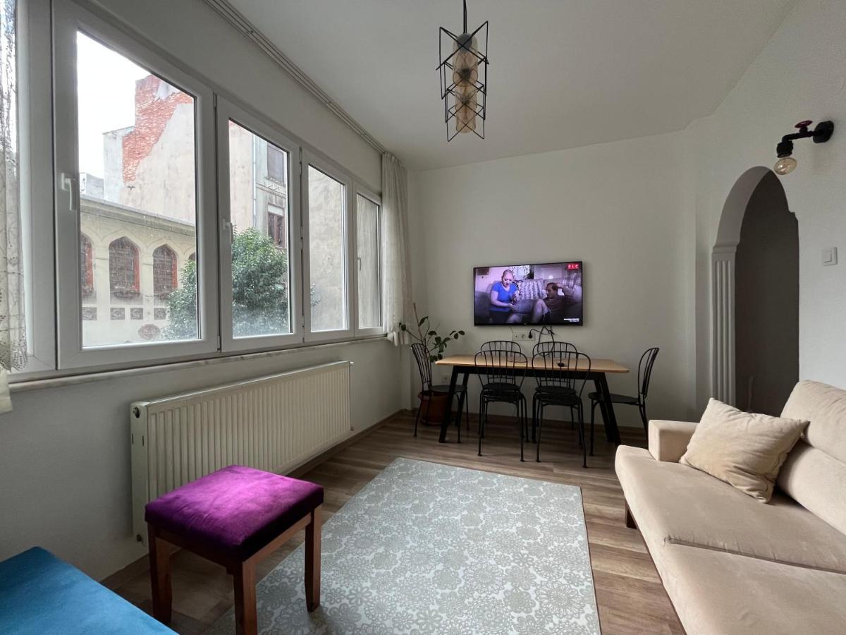 Apartamento Centrally Located, 2+1 House In Taksim, Cihangir Estambul Exterior foto