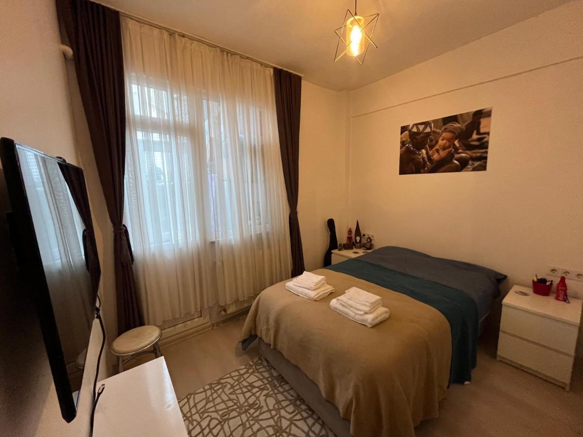 Apartamento Centrally Located, 2+1 House In Taksim, Cihangir Estambul Exterior foto