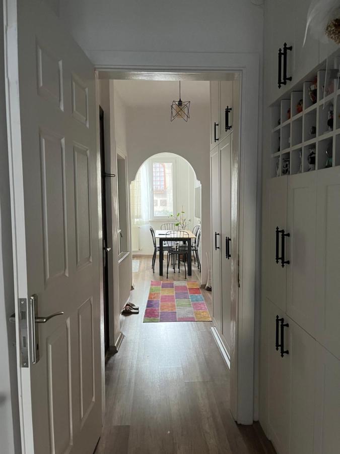 Apartamento Centrally Located, 2+1 House In Taksim, Cihangir Estambul Exterior foto
