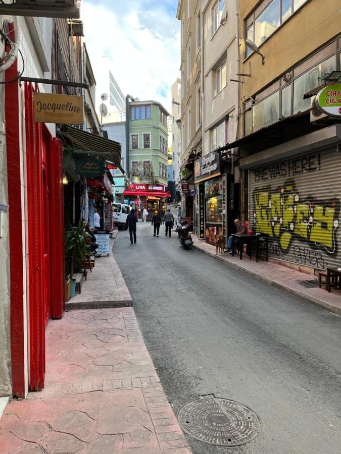 Apartamento Centrally Located, 2+1 House In Taksim, Cihangir Estambul Exterior foto