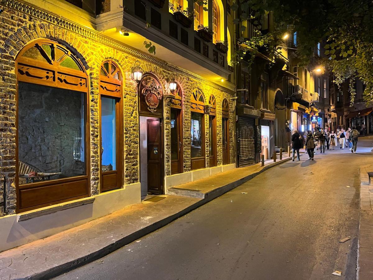 Apartamento Centrally Located, 2+1 House In Taksim, Cihangir Estambul Exterior foto
