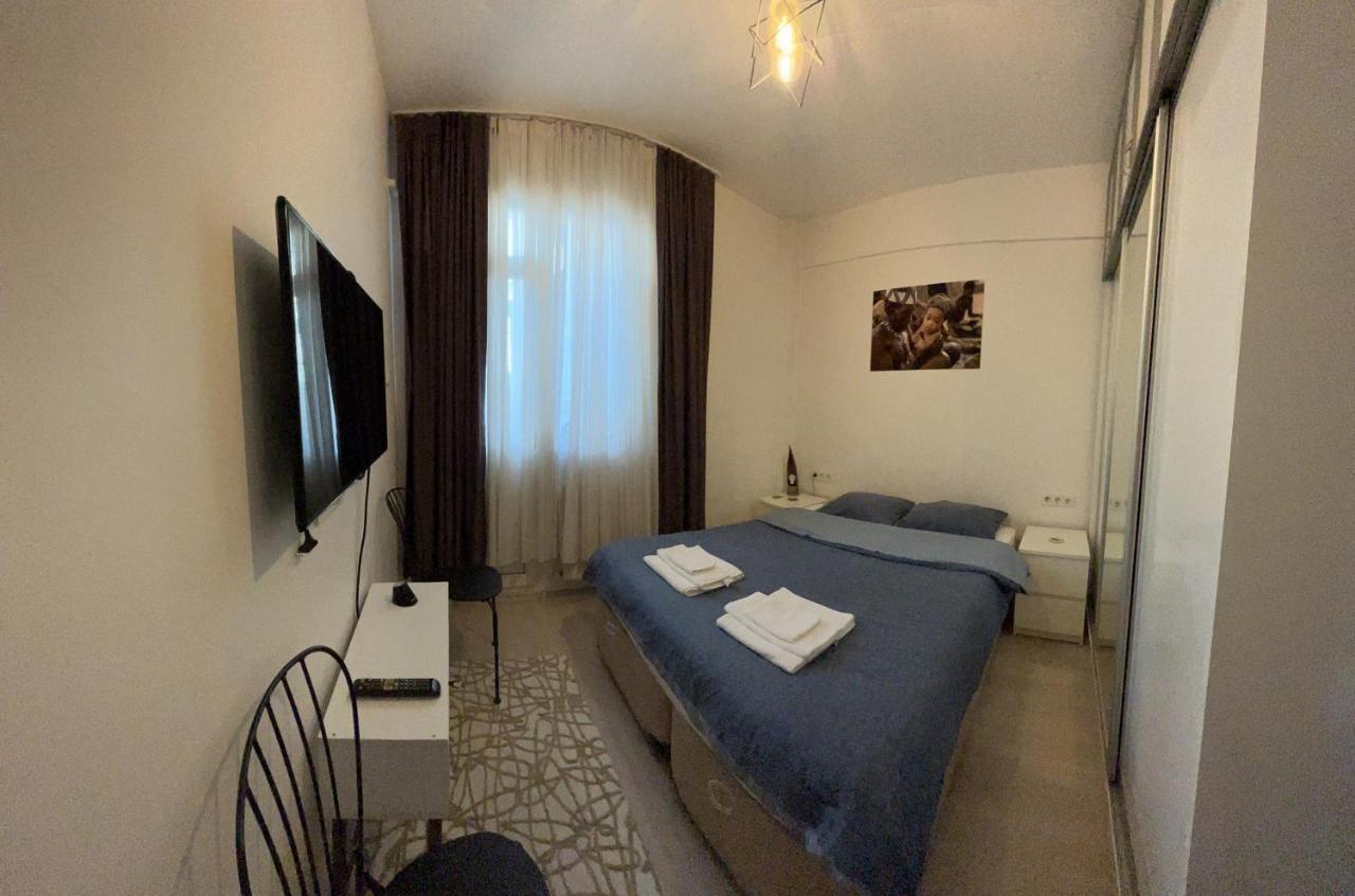 Apartamento Centrally Located, 2+1 House In Taksim, Cihangir Estambul Exterior foto