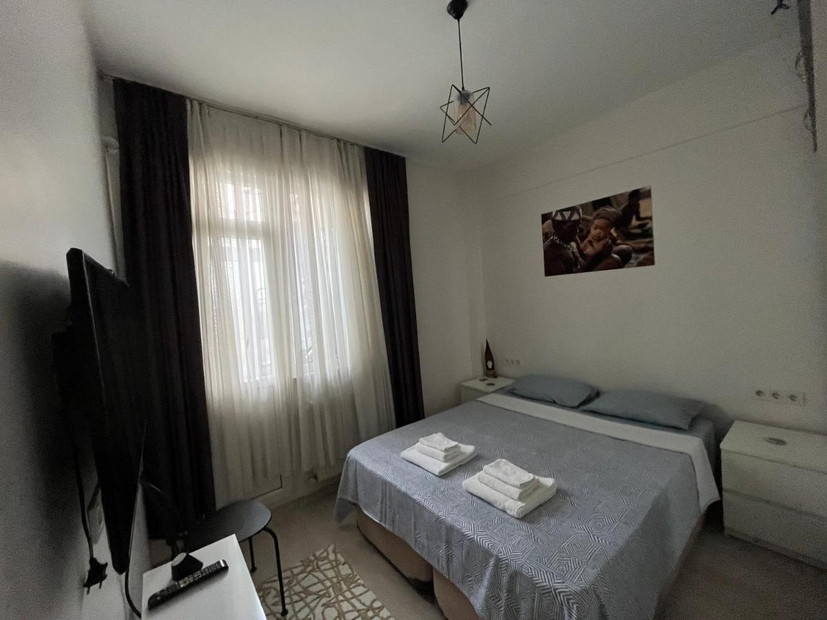 Apartamento Centrally Located, 2+1 House In Taksim, Cihangir Estambul Exterior foto