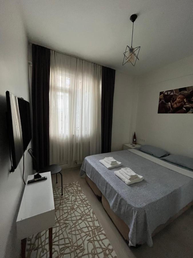 Apartamento Centrally Located, 2+1 House In Taksim, Cihangir Estambul Exterior foto